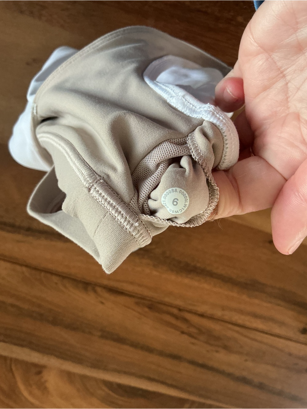 Lululemon Cropped White Align Tank Size 6 - Picture 3 of 3